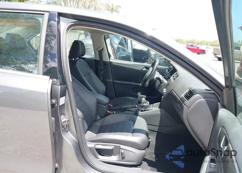 2014 Volkswagen Jetta 1.8T Sel z USA, uszkodzony, nr VIN 3VWL07AJ7EM291823